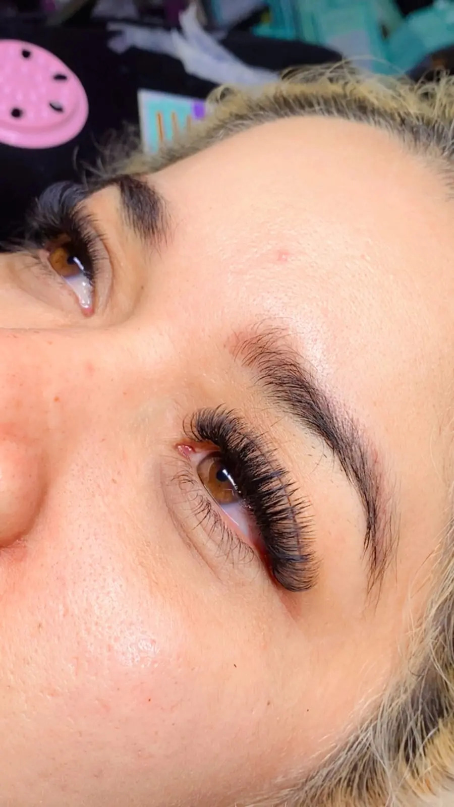 Extensiones de pestañas volumen artesanal en Managua